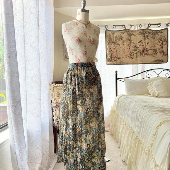 Dresses & Skirts - vintage floral maxi skirt